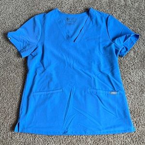 FIGS women’s Casma three pocket scrub top